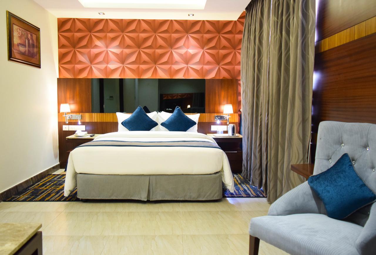 Rg Royal Hotel Бангалор Экстерьер фото