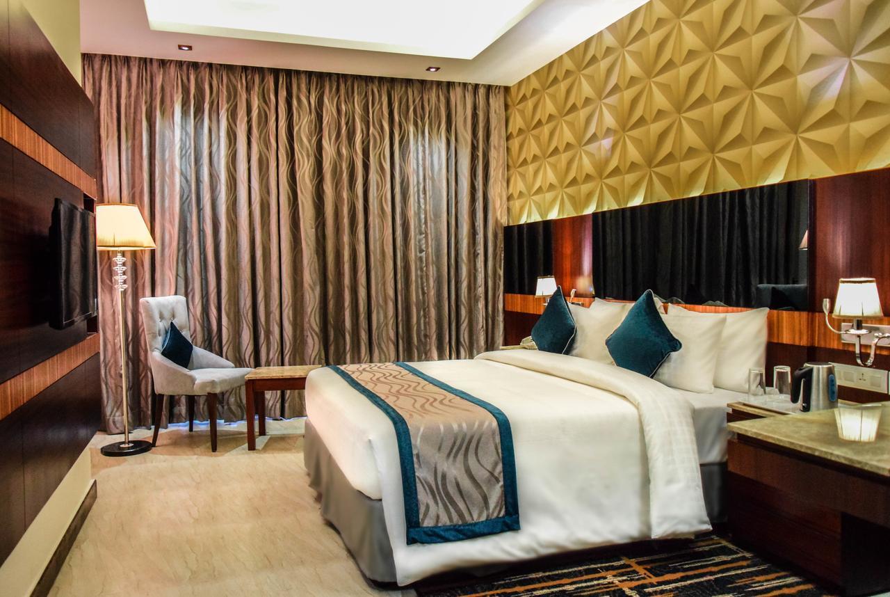 Rg Royal Hotel Бангалор Экстерьер фото