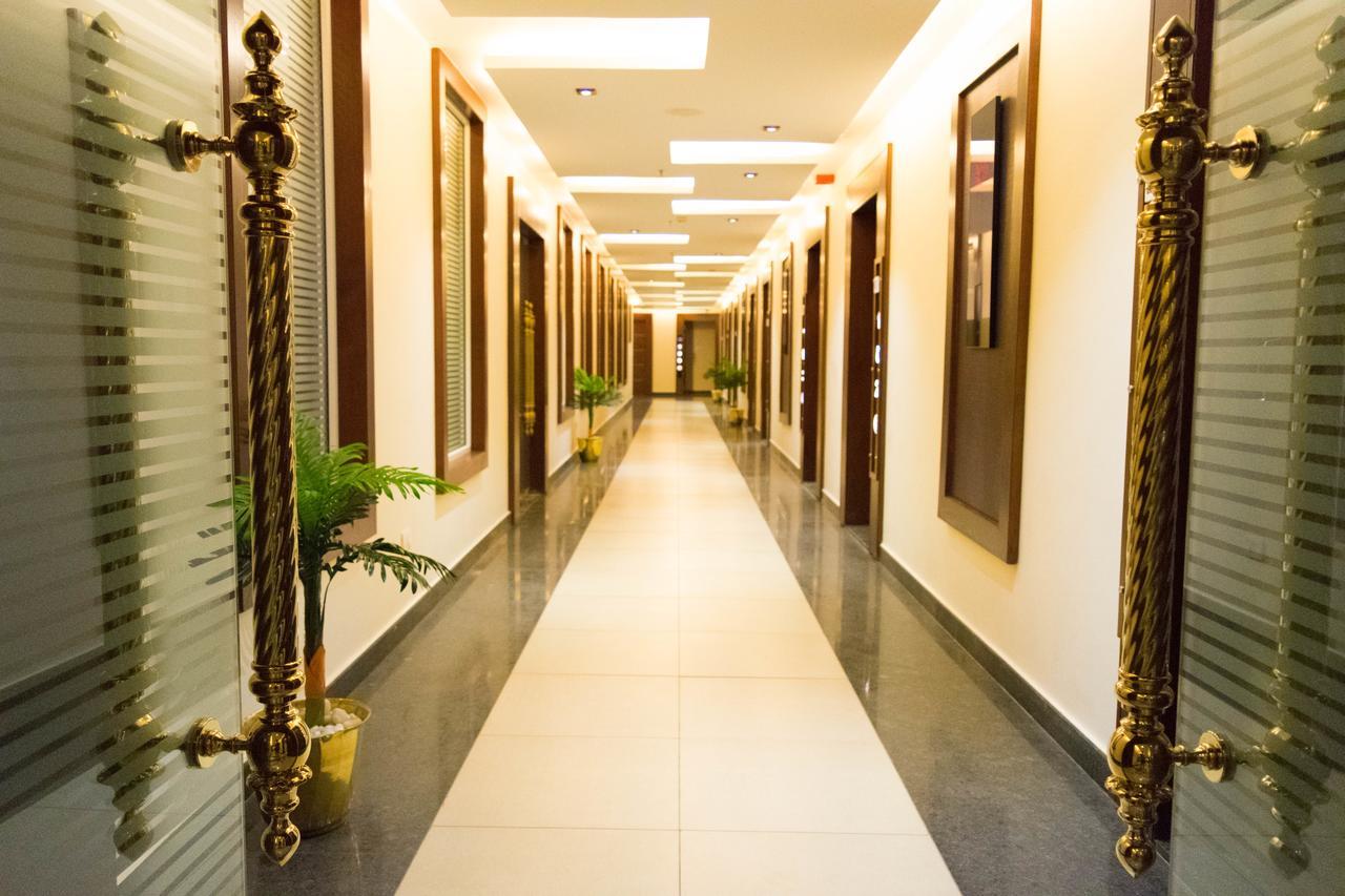 Rg Royal Hotel Бангалор Экстерьер фото