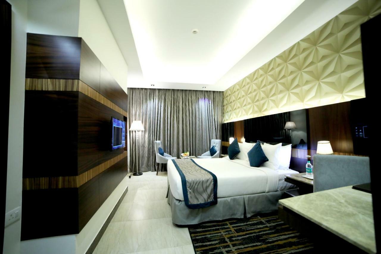 Rg Royal Hotel Бангалор Экстерьер фото